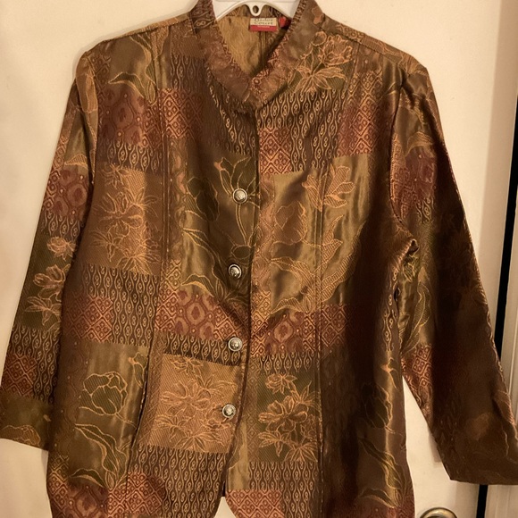 Vintage Tudor Court by by Haband it is large please look at photos for size. - Picture 4 of 11